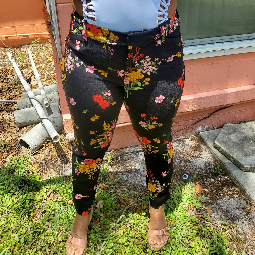 Old navy floral pixie pants